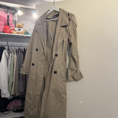 Beiger Trenchcoat