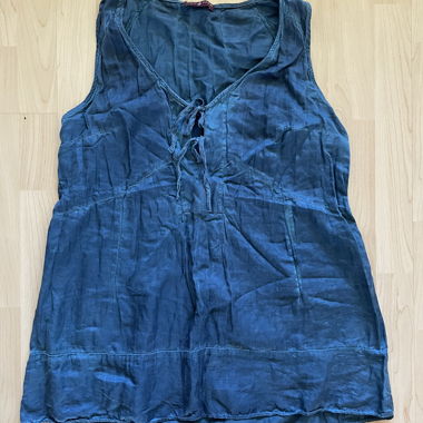 Blaue Damen-Top mit Schnuerverschluss