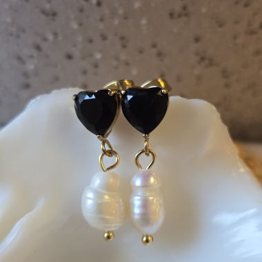 Earrings with black stones