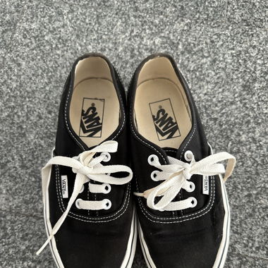 Vans nere