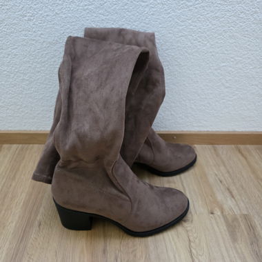 Braune Overknee-Stiefel mit Blockabsatz