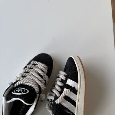 Adidas Campus mit special laces