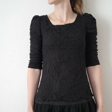 Schwarzes Spitzenkleid