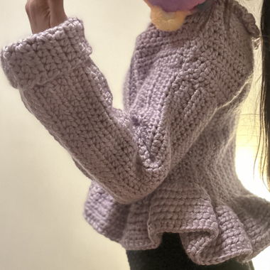 Pull au crochet avec volant, lilas