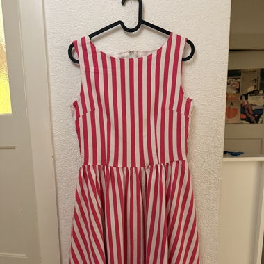 Gestreiftes Sommerkleid 
