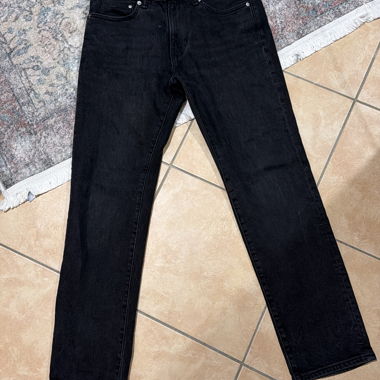 H&M black jeans size 30/32 (fits like S-M)
