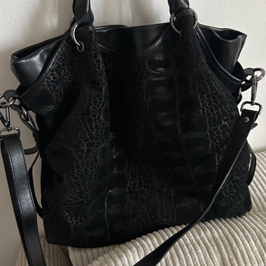 Grande borsa hobo con motivo coccodrillo