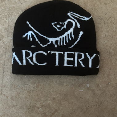 Bonnet noir avec logo Arc'Teryx