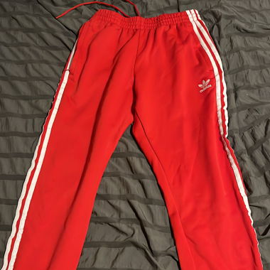 Training Adidas rouge 