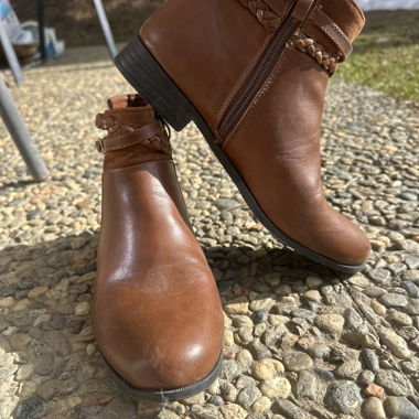 Brown ankle boots with braided detail