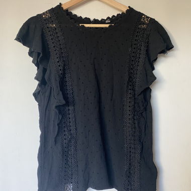 Blouse noire à manches courtes