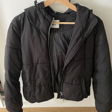 JDY schwarze Winter-Steppjacke mit Kapuze