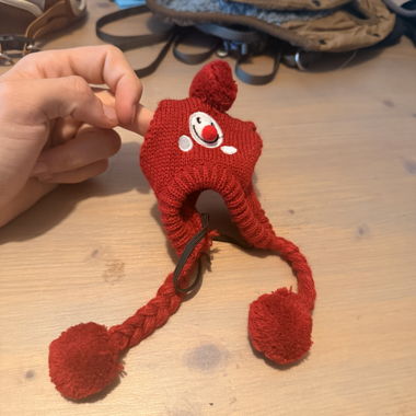Hunde Strickmuetze mit Bommel