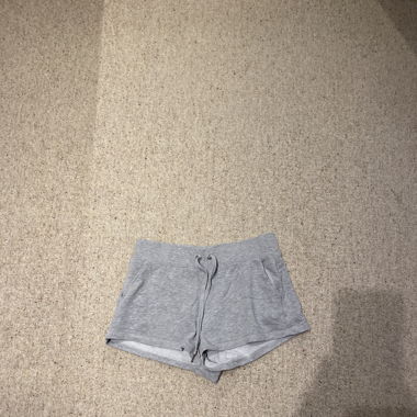 Graue shorts