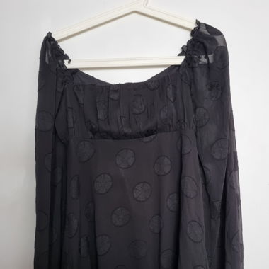 Schwarzes Kleid