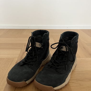 Nike Leather Boot