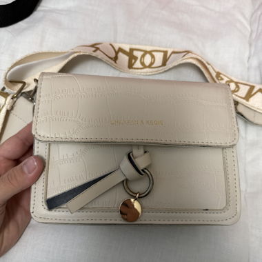 Beige Crossbody Handtasche mit Muster