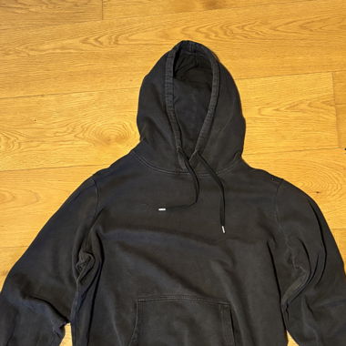 Schwarzer Hoodie