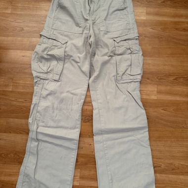 Beige Cargo Hose von Bershka