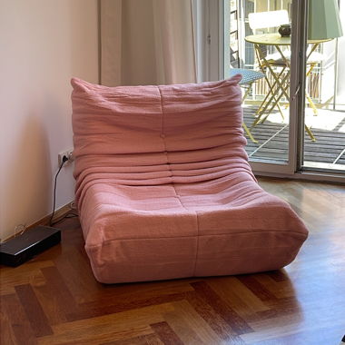 Pink lounge chair