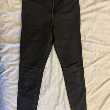 Schwarze Hose