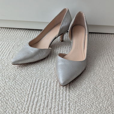 Silberne Pumps