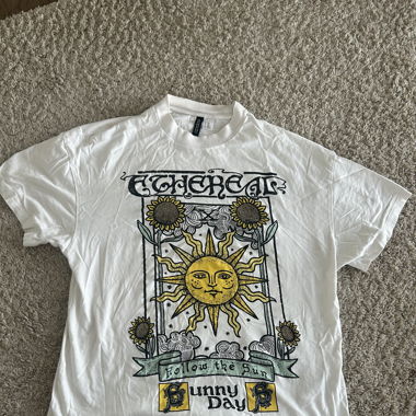 oversized graphic shirt