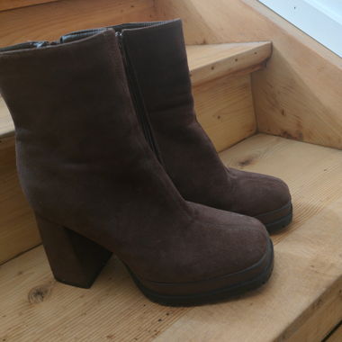 Braune Plateau-Stiefeletten
