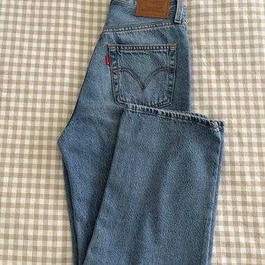 Jean Levi's Ribcage straight ankle