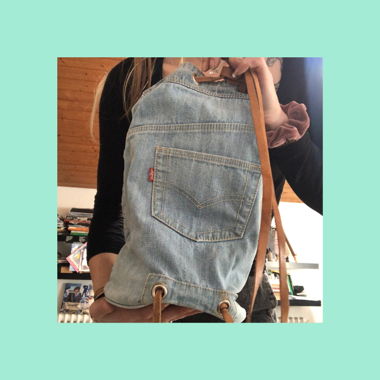 bag/backpack இ levi's jeans