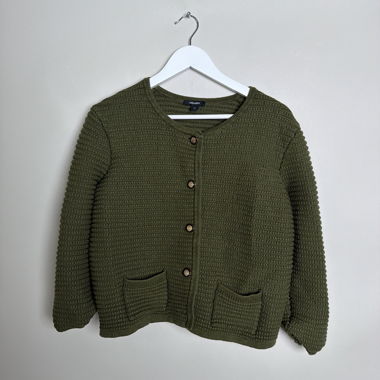 Gilet boutonné en maille verte