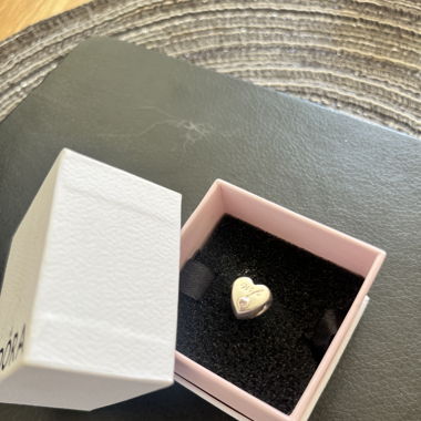 Pandora Charm (wife)