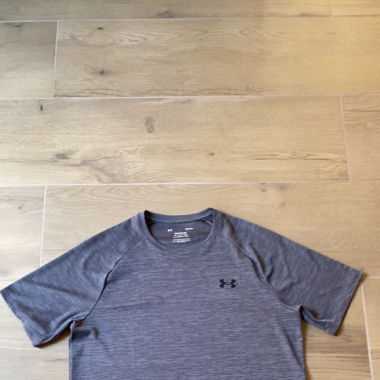 Tshirt under armour gris