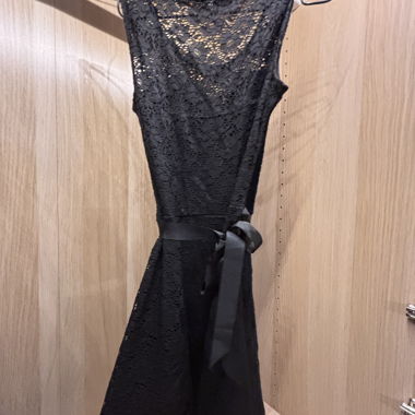 Robe en dentelle noire Morgan