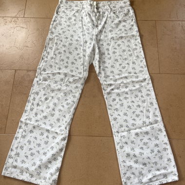 Weisse Jeans mit Flowerprint