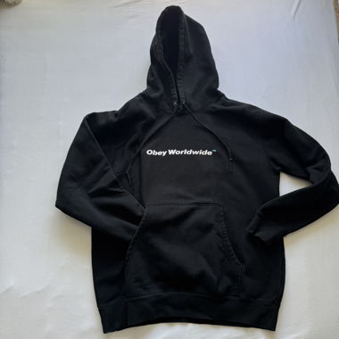 black hoodie 