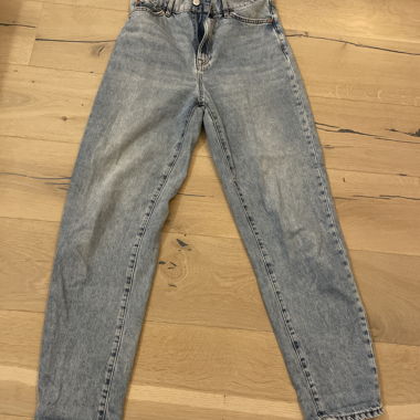 hellblaue Jeans