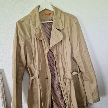 Beiger Trenchcoat