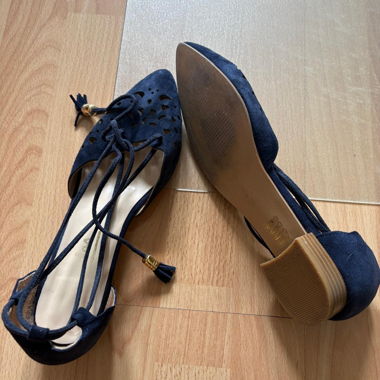 Ballerine in camoscio blu con lacci