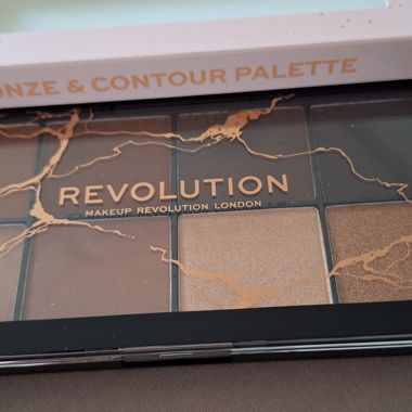 Revolution Bronzer- und Contouring-Palette