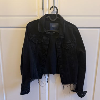 ONLY schwarze Jeansjacke, Grösse 36