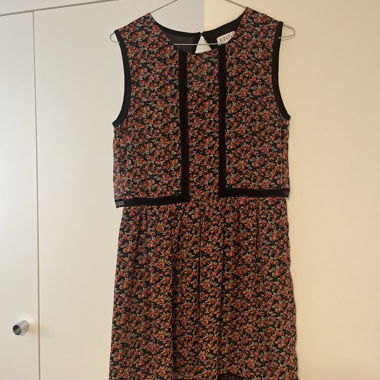Robe sans manches à fleurs