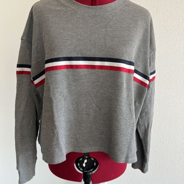 pull gris à rayures