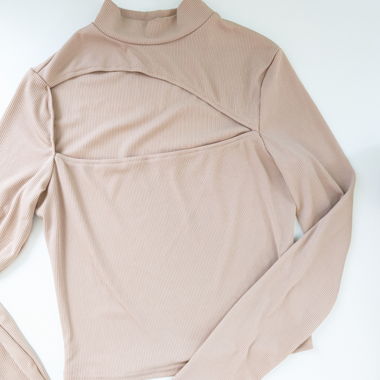 Top mit Cut-Out