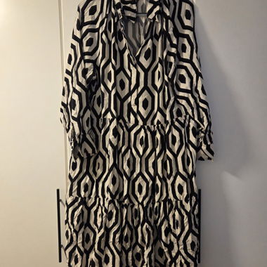 H&M Kleid mit grafischem Muster, Grösse XL