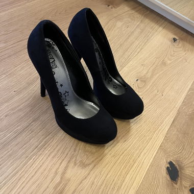 Schwarze High Heels