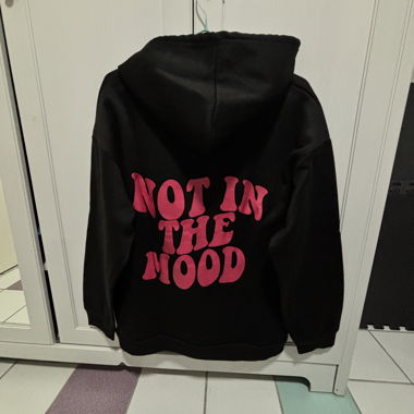 Schwarzer Kapuzenpullover, „not in the mood“