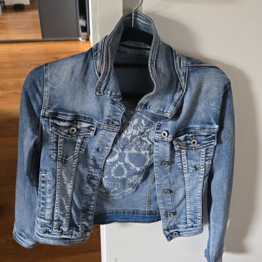 Giacca di jeans con stampa teschio