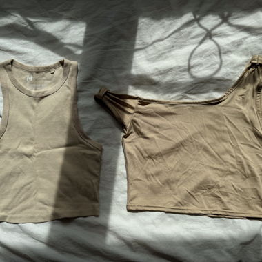 2 tops beige 