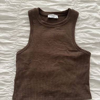 Bershka Cropped Tanktop – Schokoladenbraun